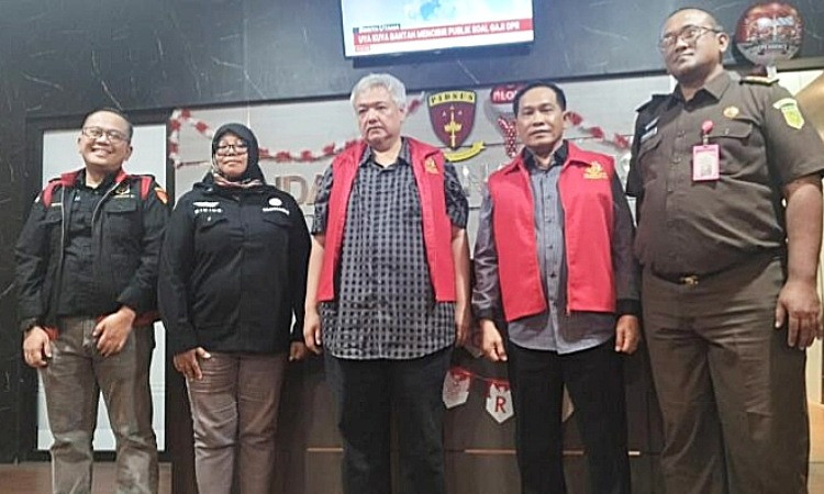 Kejati Jatim Tahan Dua Tersangka Dugaan Korupsi Belanja Hibah dan Modal SMK Rp179 Miliar